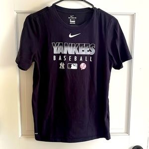 Nike Yankees Tee Youth Large